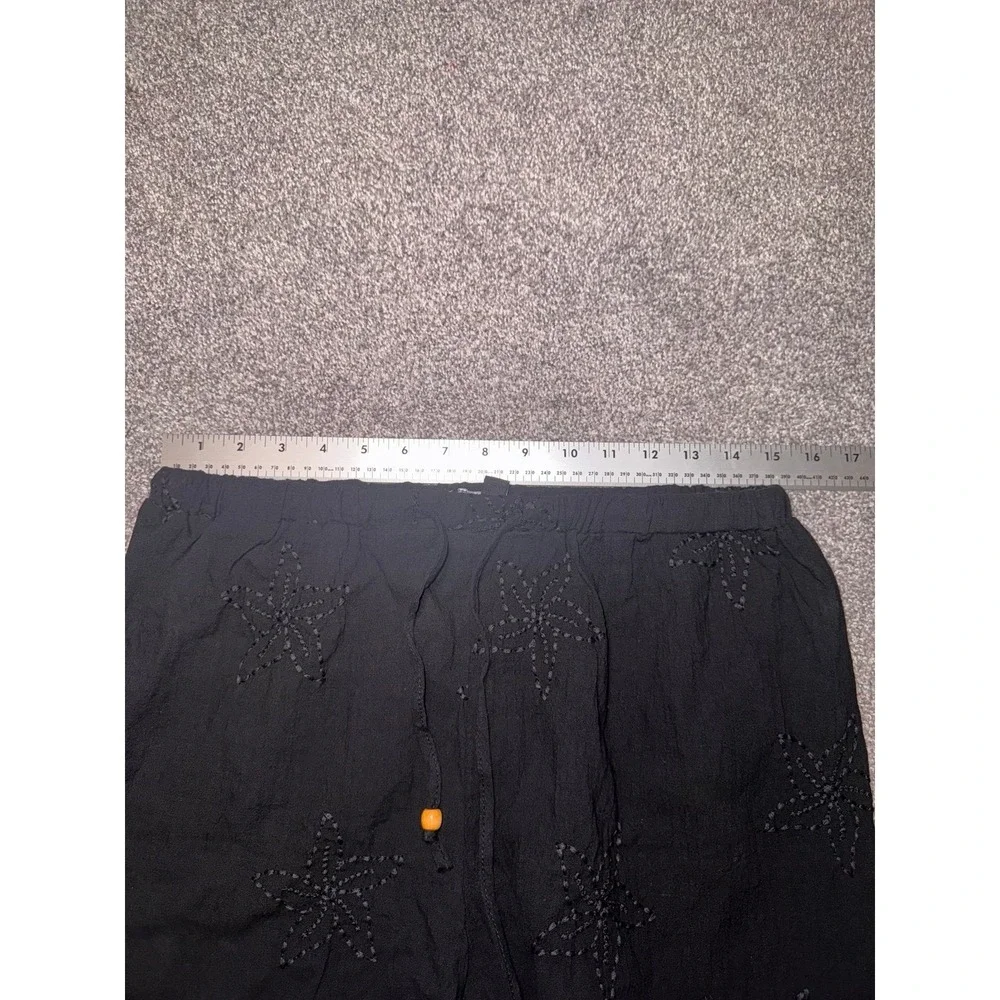Haute Monde Women's Black Embroidered Design Shorts‎ - Medium